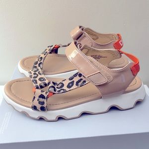 Girl sandals size: 2-3